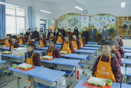 珠海市教育局來鄭州市實(shí)驗小學(xué)觀摩午餐供餐工作